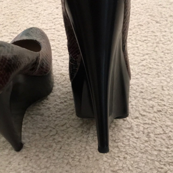 Shoes - Picture 4 of 4